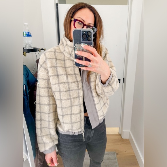 NWT Vuori Plaid Cozy Sherpa Women's Full Zip Jacket in Suede Windowpane - Picture 7 of 10